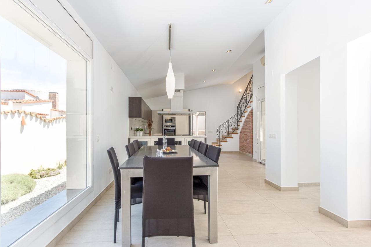 Goldhome - New House With Private Heated Pool, Parking, Wifi, Games Room Empuriabrava Ngoại thất bức ảnh