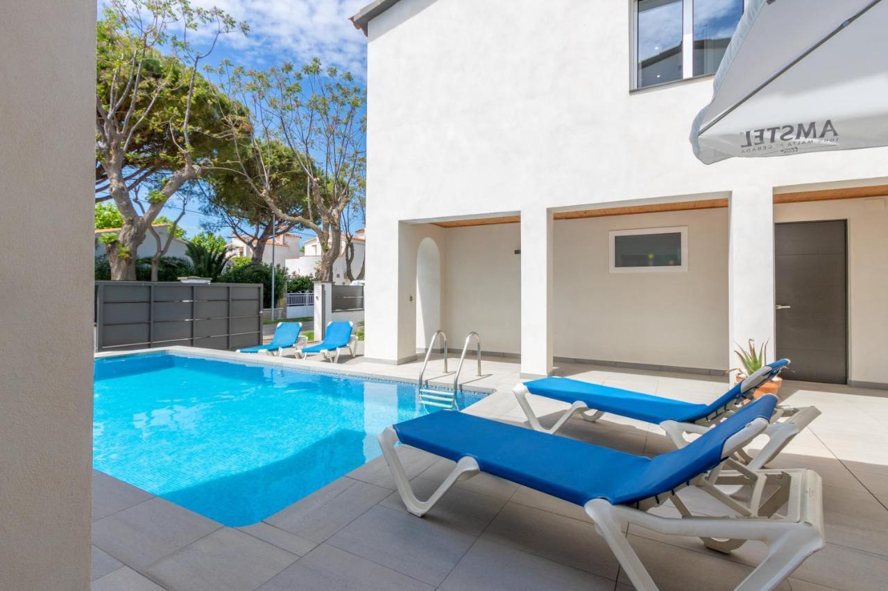 Goldhome - New House With Private Heated Pool, Parking, Wifi, Games Room Empuriabrava Ngoại thất bức ảnh
